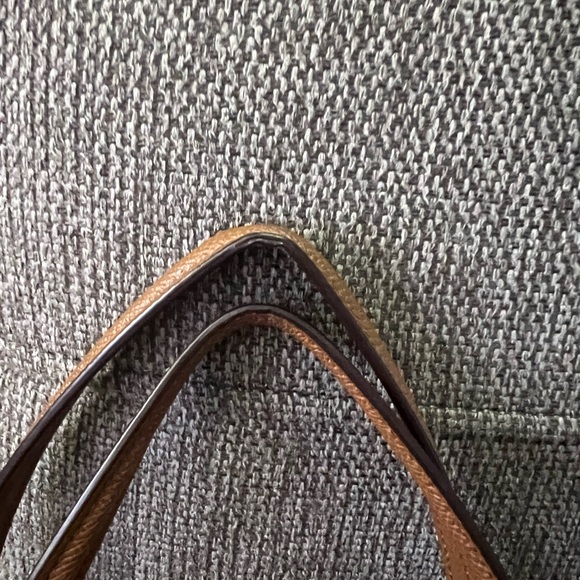 Nice Coach Purse in excellent condition, just missing the long strap. - Picture 5 of 7